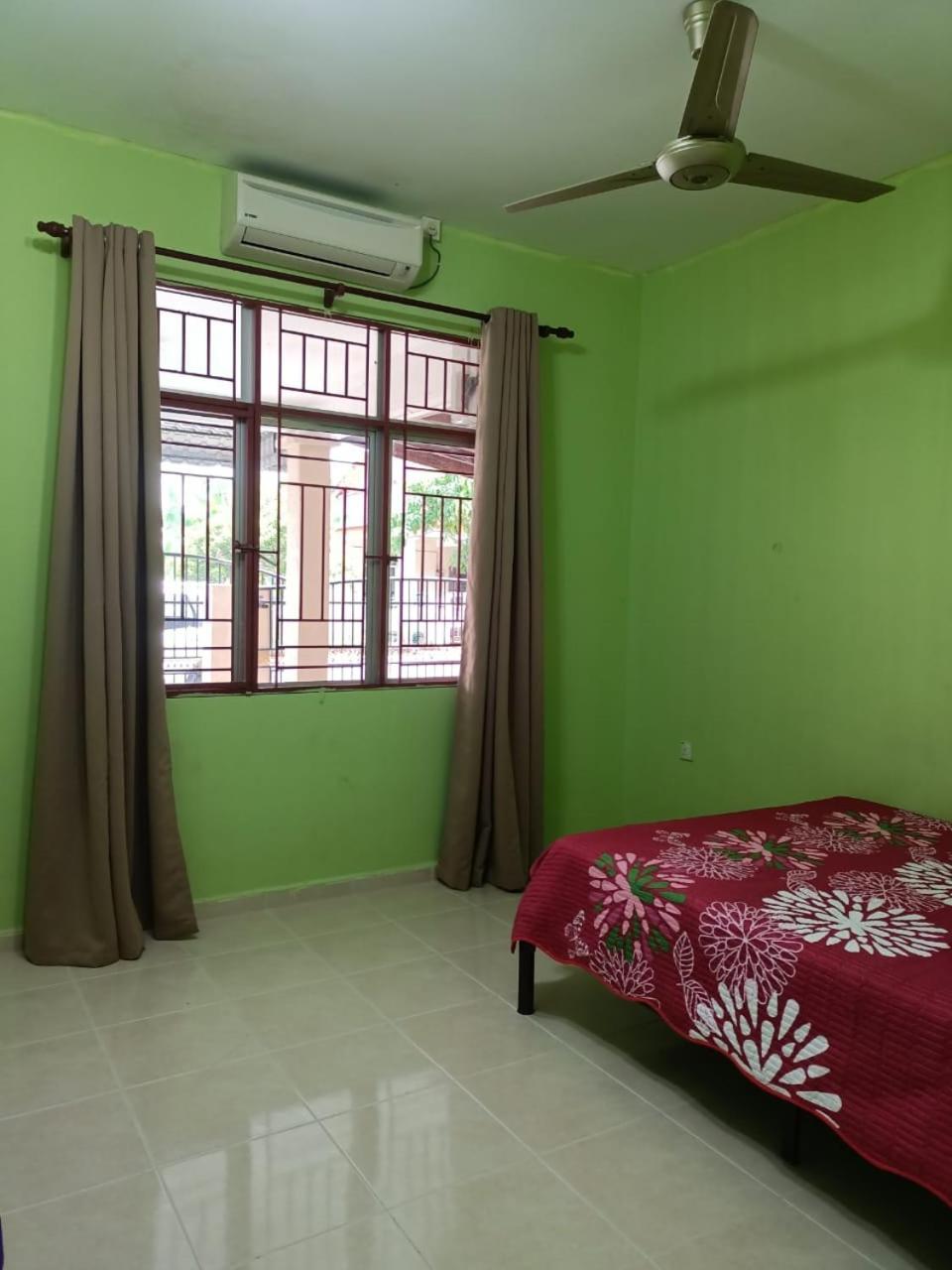 Yasmeen Homestay Kemaman Chukai Buitenkant foto